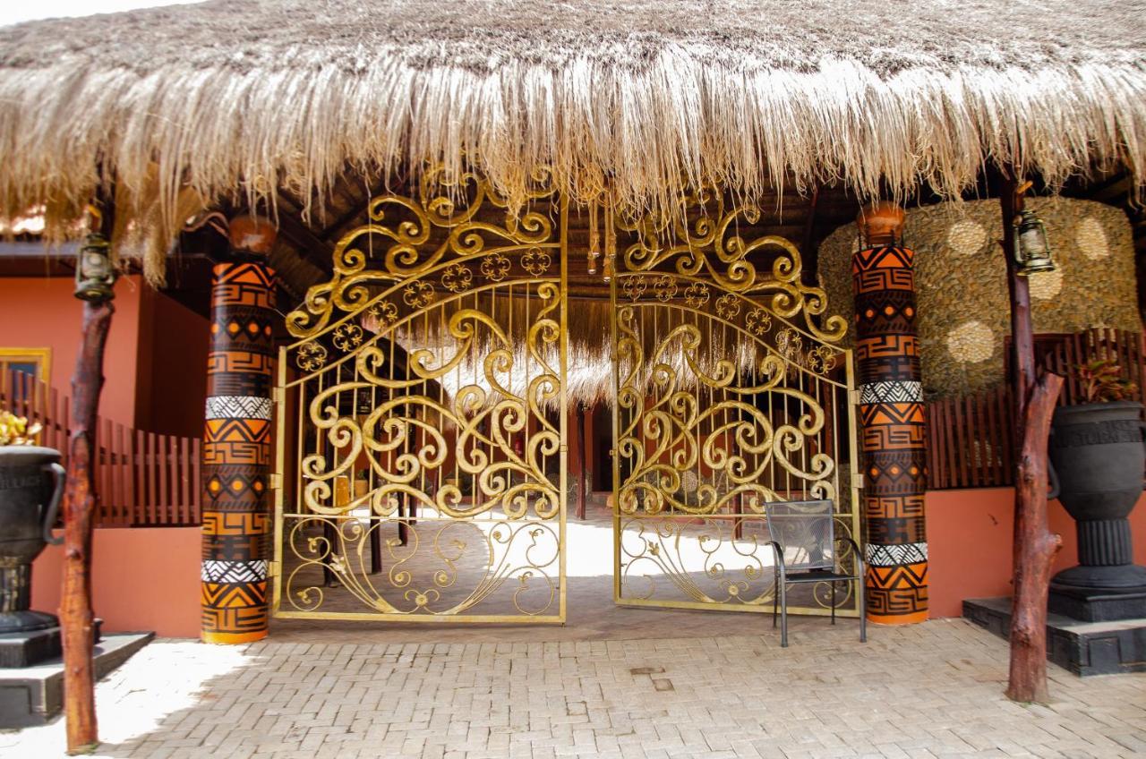 Ike'S Cultural Village كوماسي المظهر الخارجي الصورة